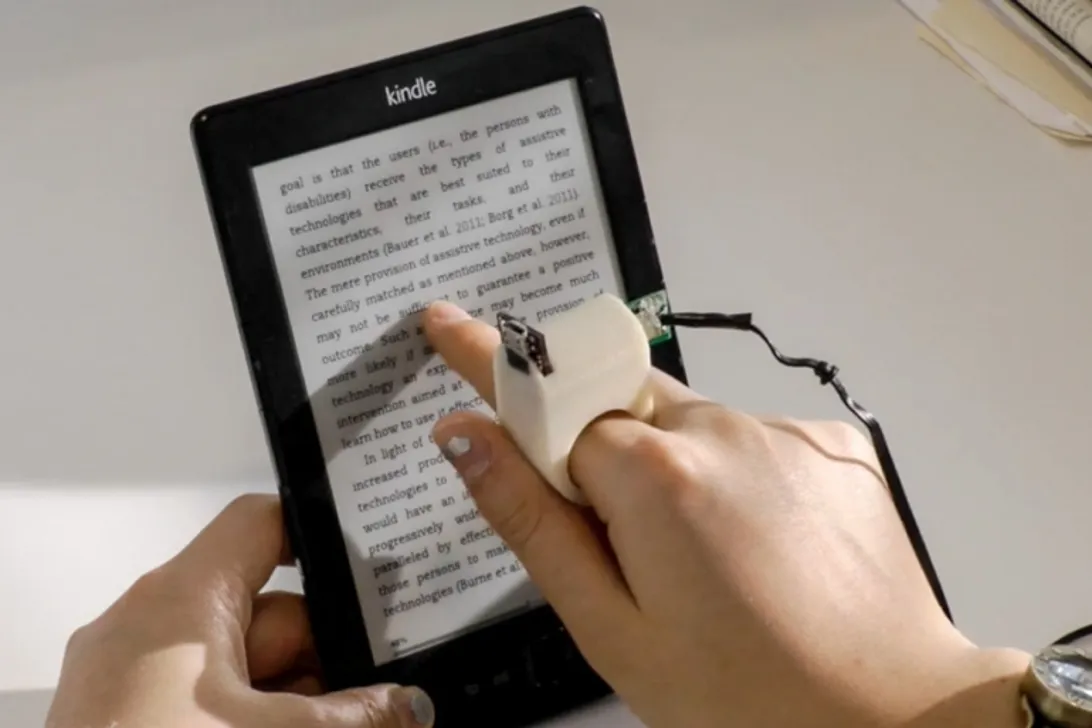 Engelliler için Kitap Okuma Aleti : Finger Reader