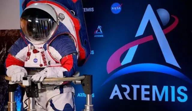 NASA yeni nesil astronot giysilerini görücüye çıkardı