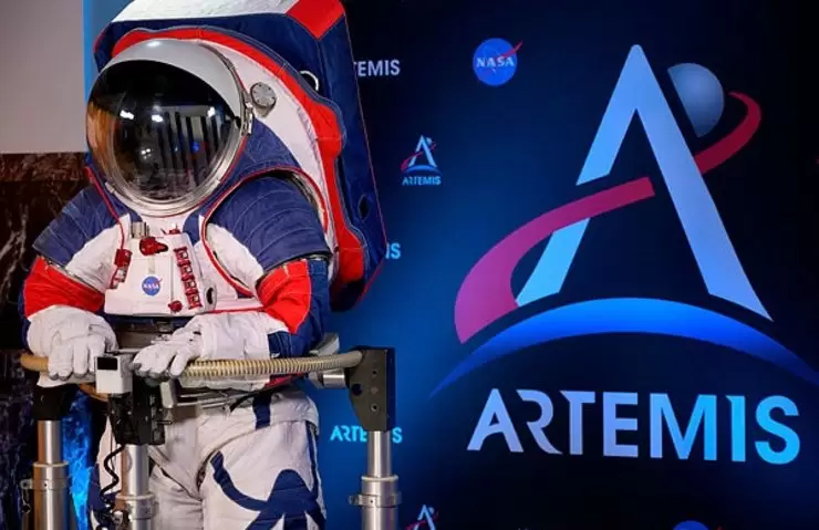 NASA yeni nesil astronot giysilerini görücüye çıkardı