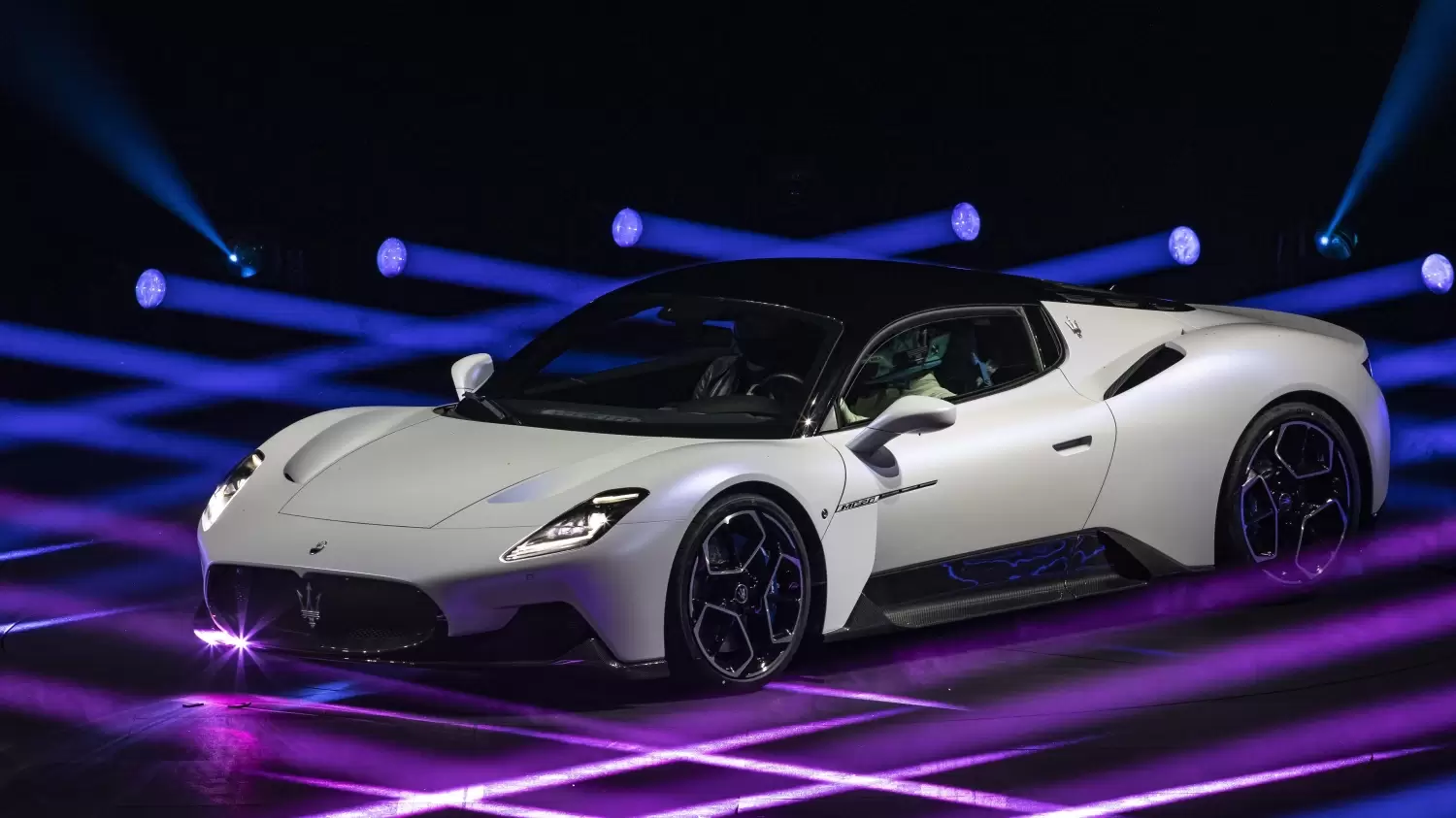 Yeni Nesil Süper Spor Otomobil Maserati MC20 Tanıtıldı!