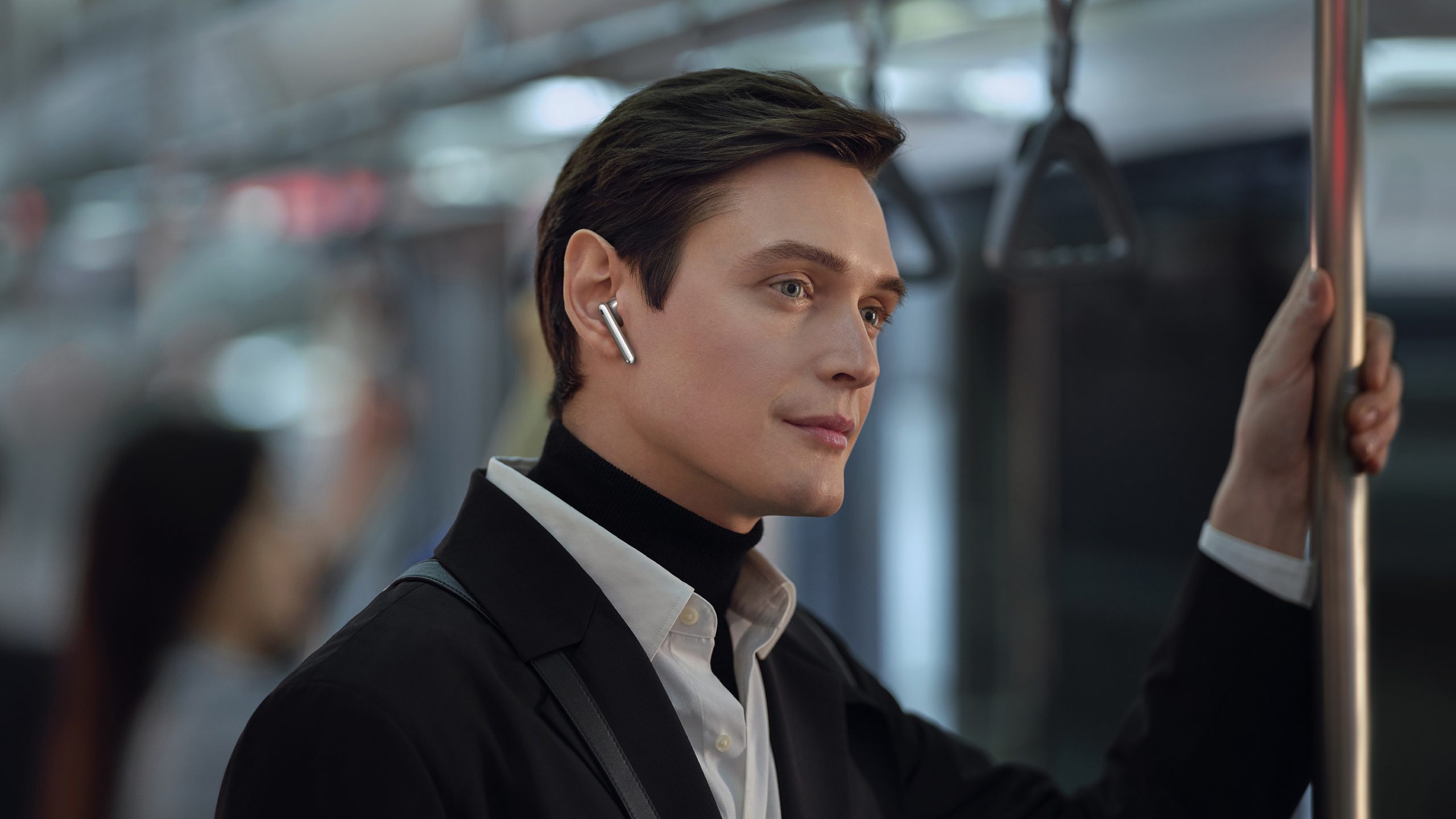 1626251354 Huawei FreeBuds 4 Lifestyle 2 scaled
