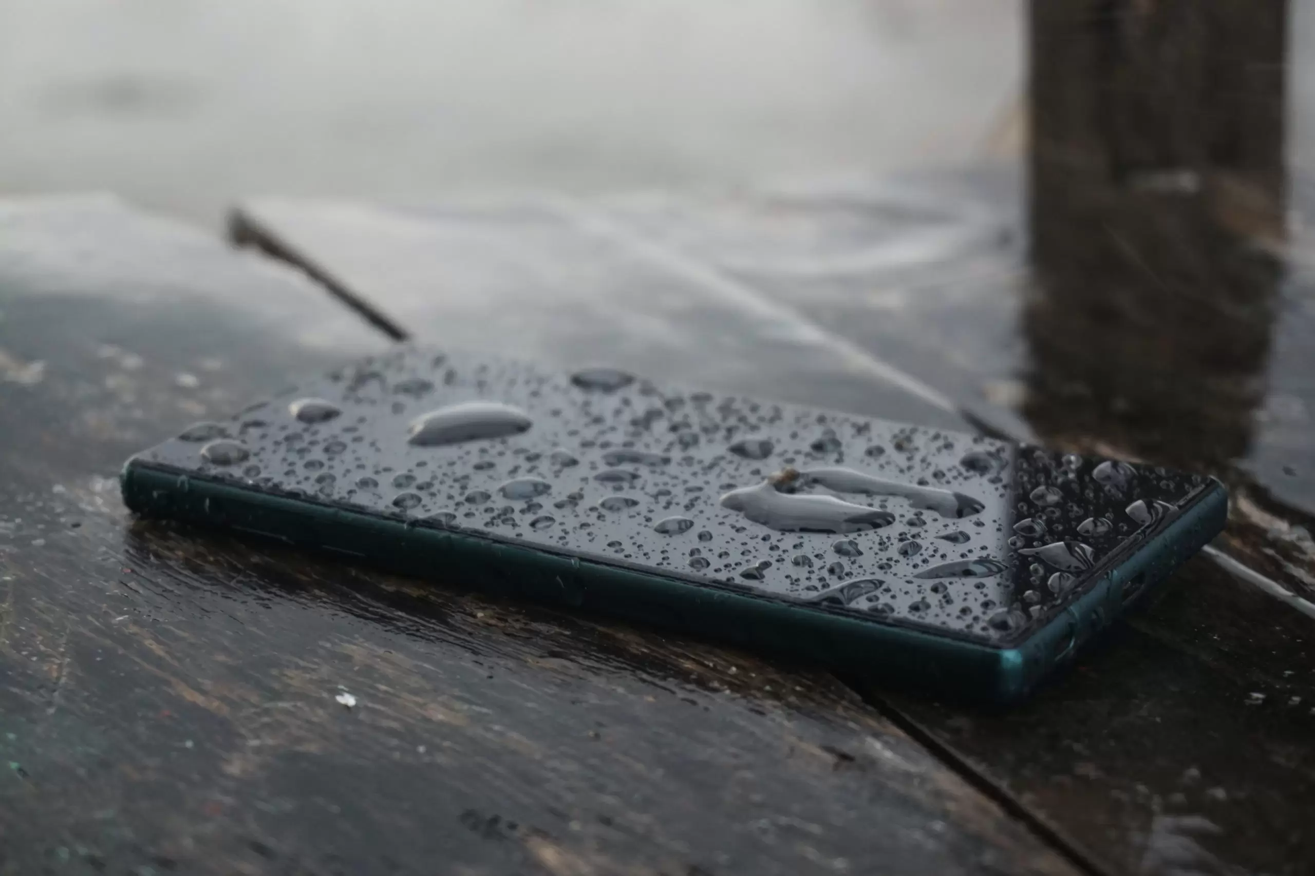 Telefonum Ne Kadar Su Geçirmez? IP68 ve IPX8 Dereceleri Ne Anlama Geliyor?