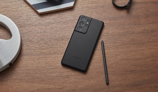 Galaxy-S21_ultra_lifestyle_black_spen-2
