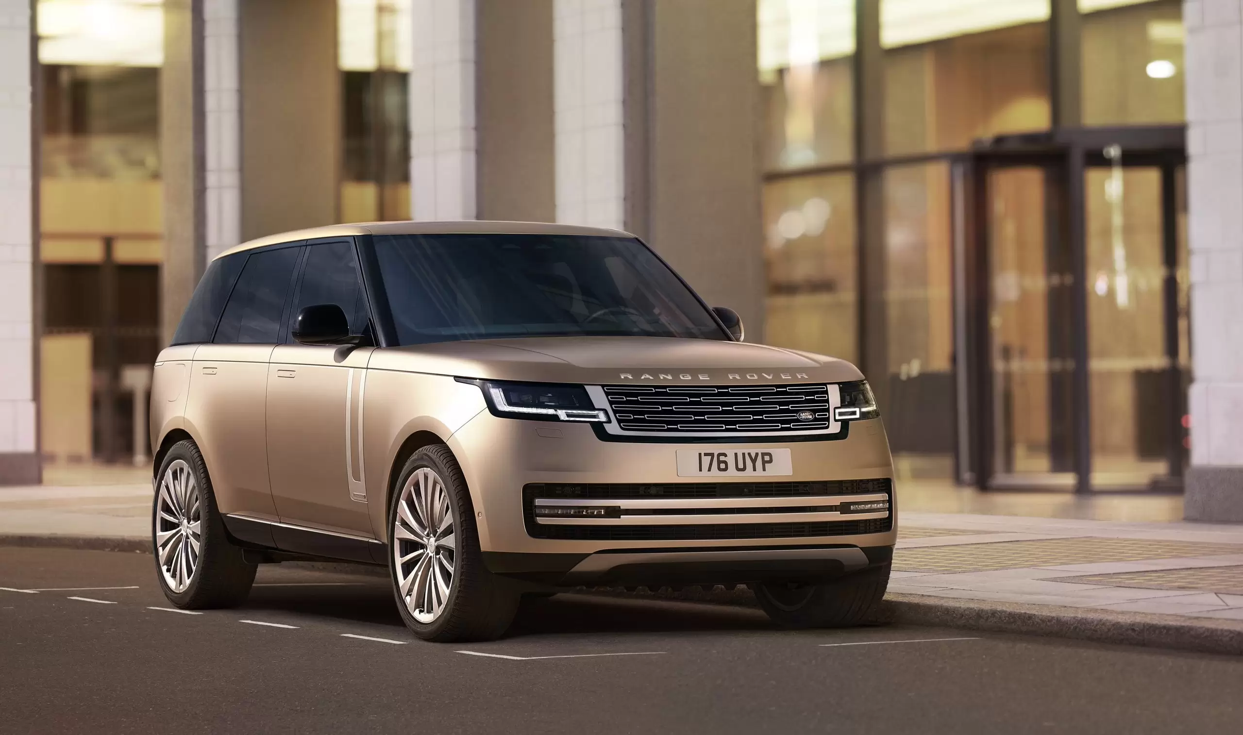 Yeni Range Rover Lüks SUV Sınıfında Standartları Belirliyor