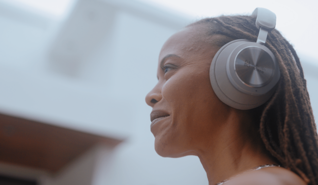 1636526702_Bang___Olufsen_Cisco_980_Headset___Lifestyle