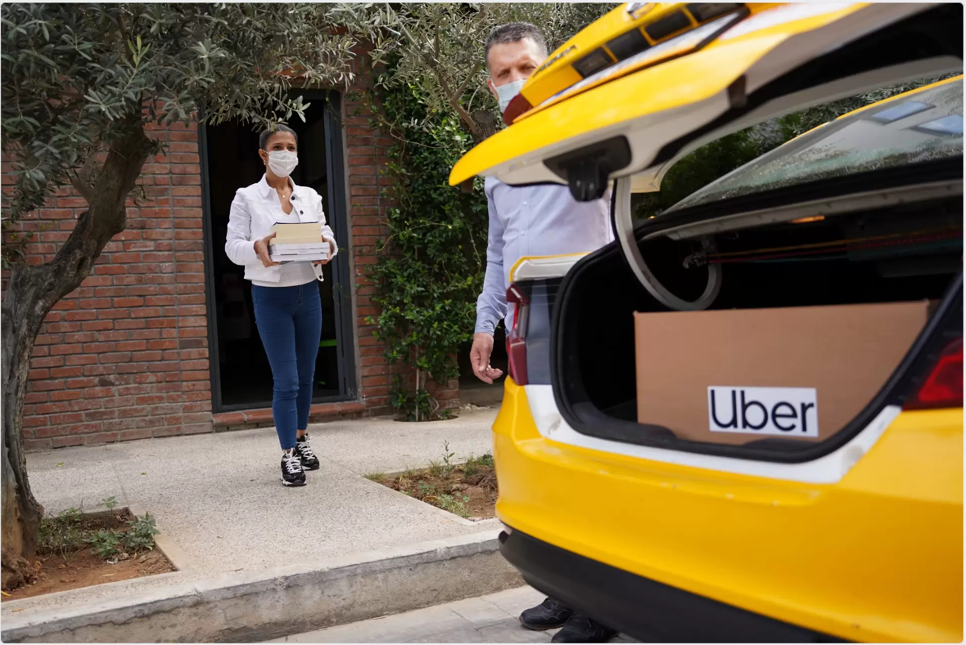 UBER Sarı Taksiler İle toplanan 14.158 Kitap Köy Okullarına Ulaştırıldı