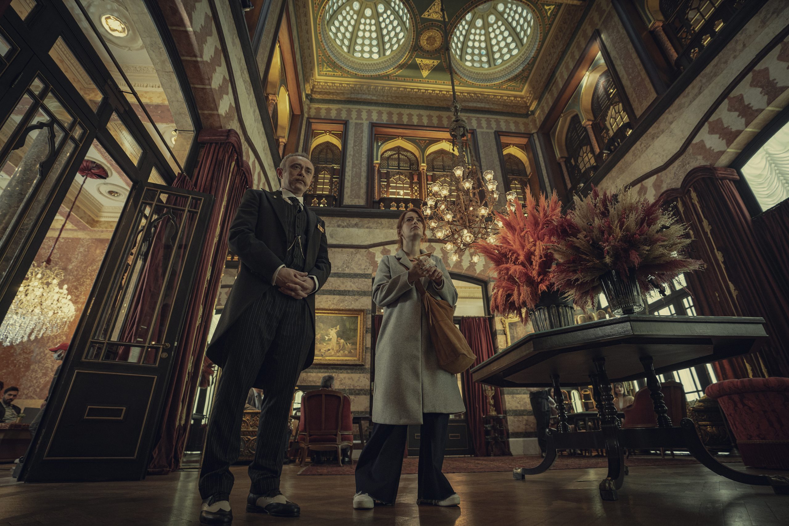 Pera palace в каннаме. Gece yarisi pera. Отель пера палас. Полночь в пера палас. Полночь в отеле пера палас халит.