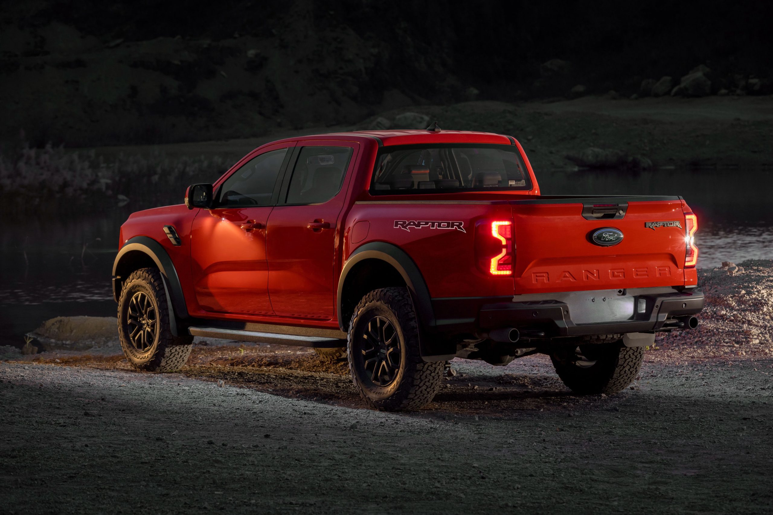 ford ranger raptor geniş hacim