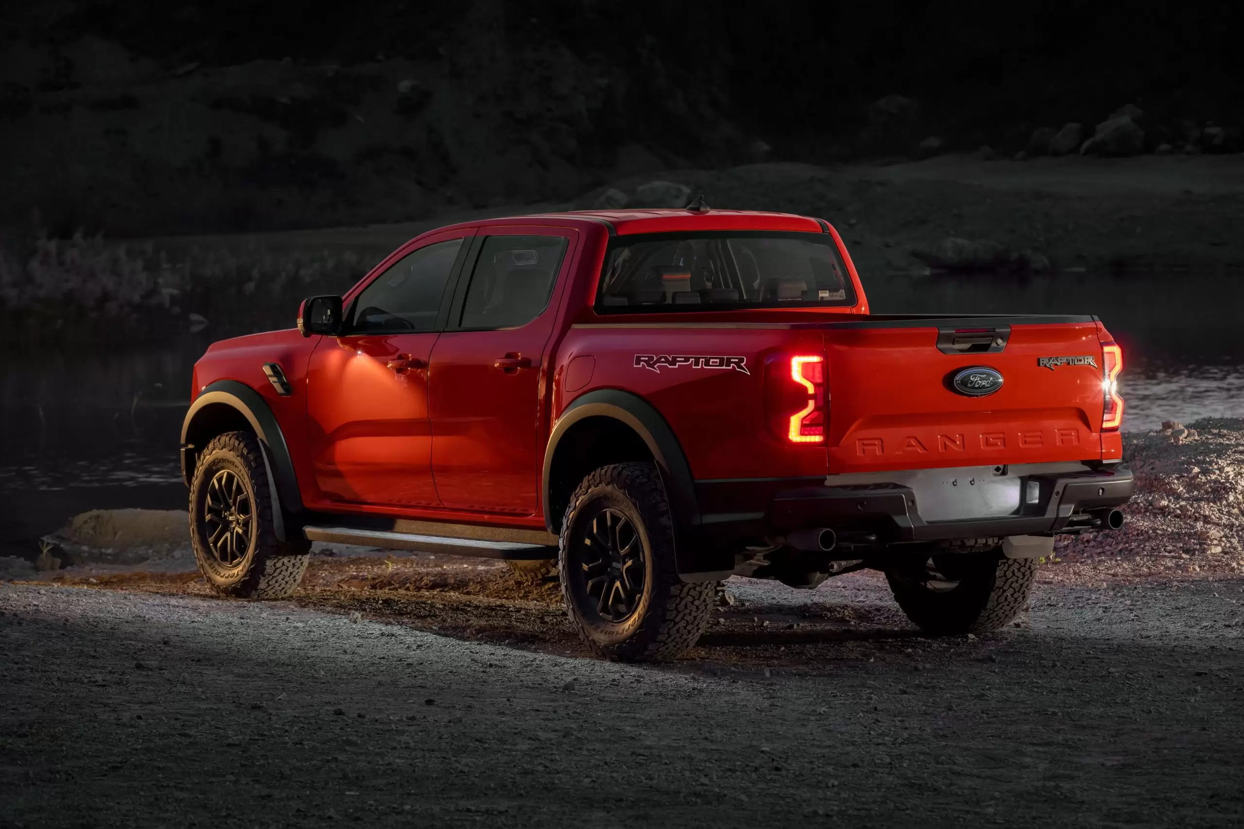 ford ranger raptor geniş hacim