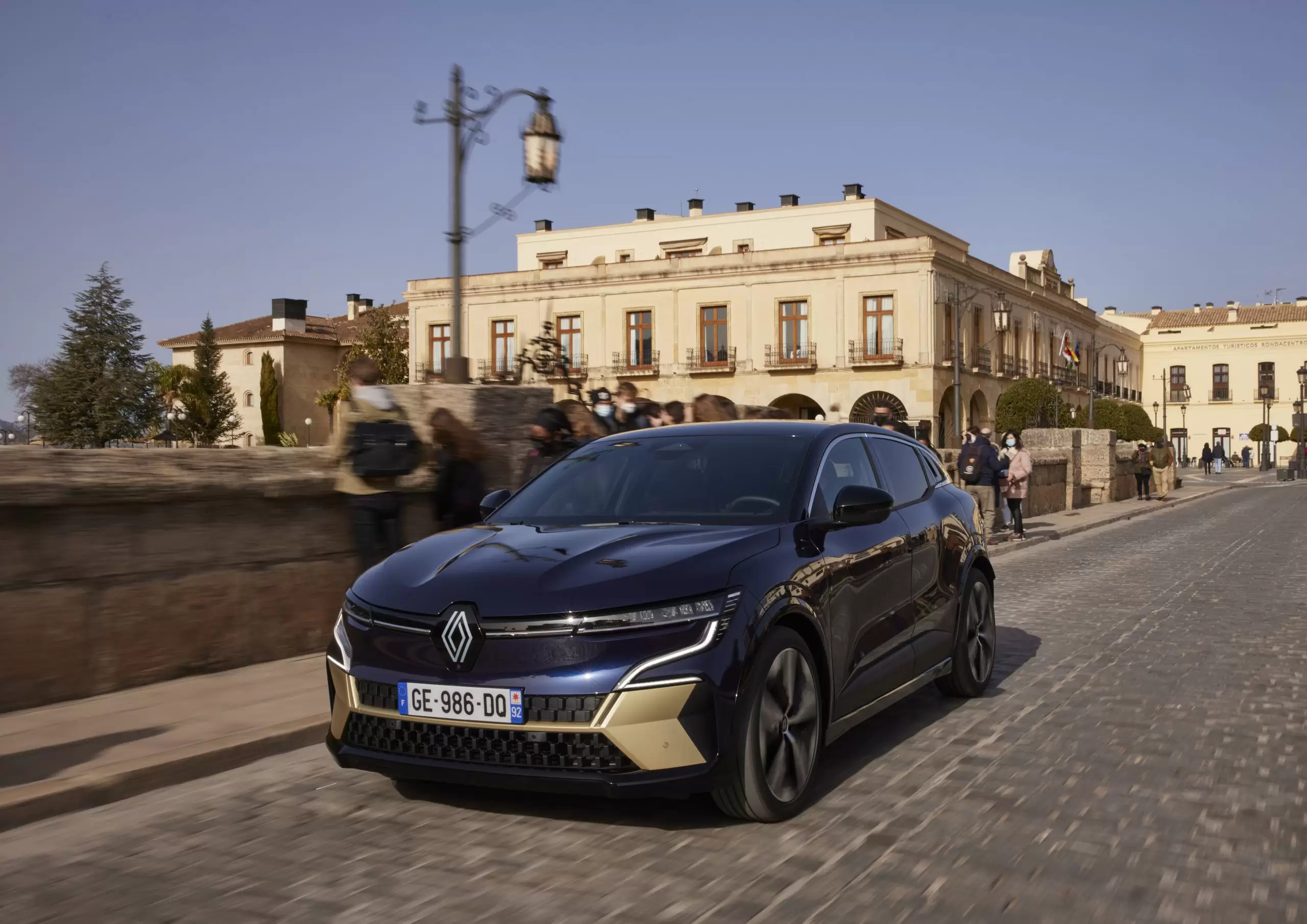 YENİ RENAULT MEGANE E-TECH %100 ELEKTRİKLİ’YE