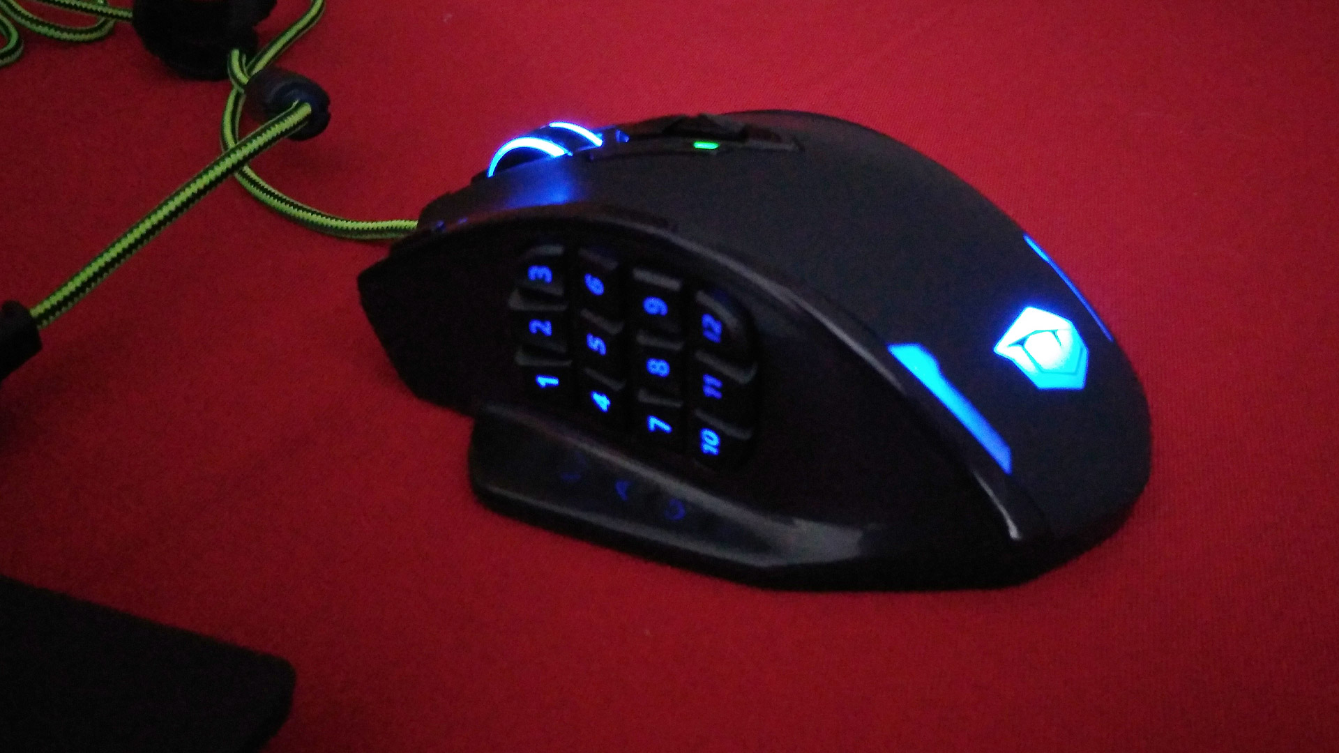 Pusat V8 Gaming Mouse led aydınlatma görünümü