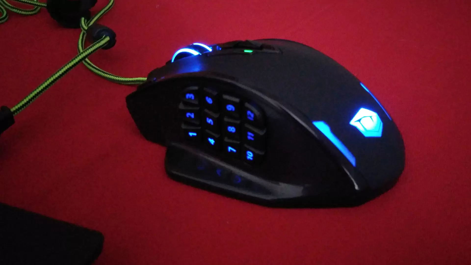 Pusat V8 Gaming Mouse led aydınlatma görünümü