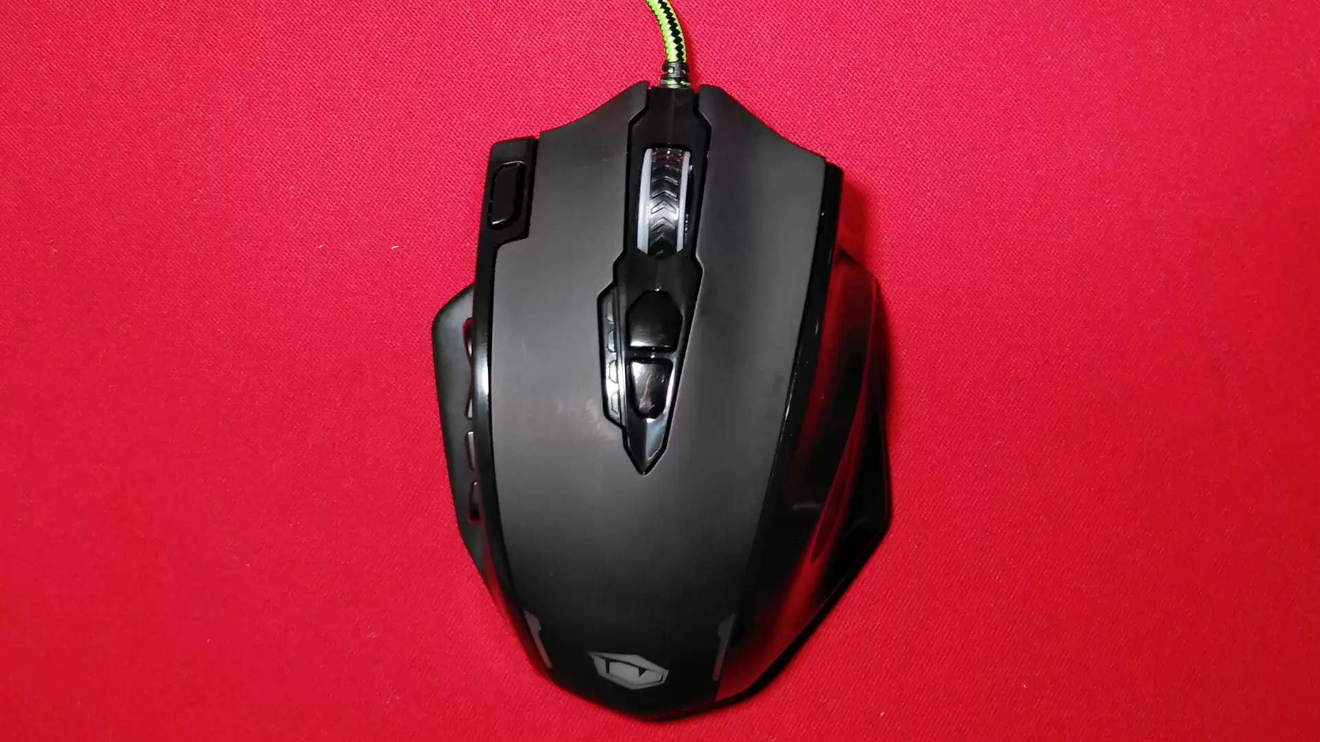 Pusat V8 Gaming Mouse görünümü