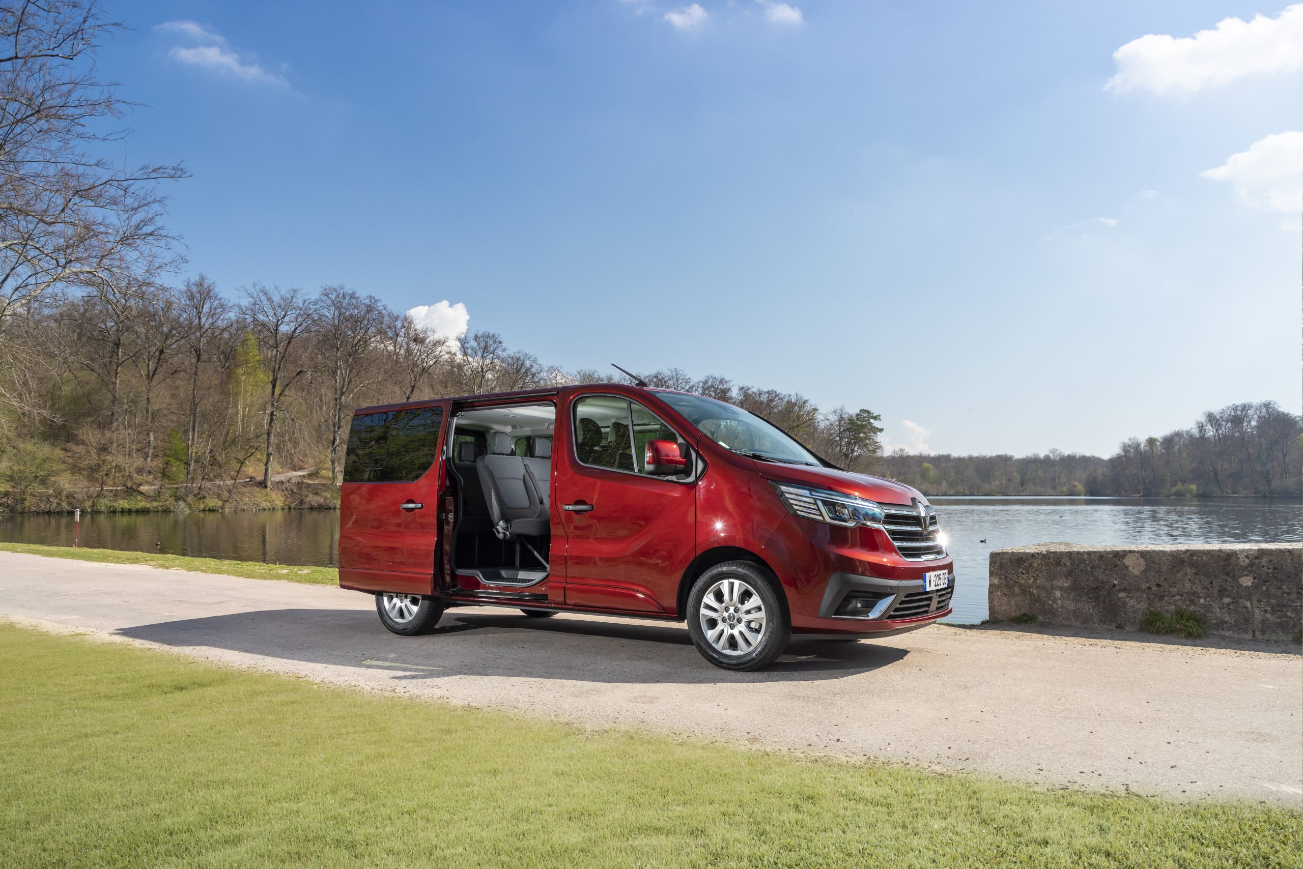 YENİ RENAULT TRAFIC AİLESİ TÜRKİYE'DE SATIŞA SUNULDU