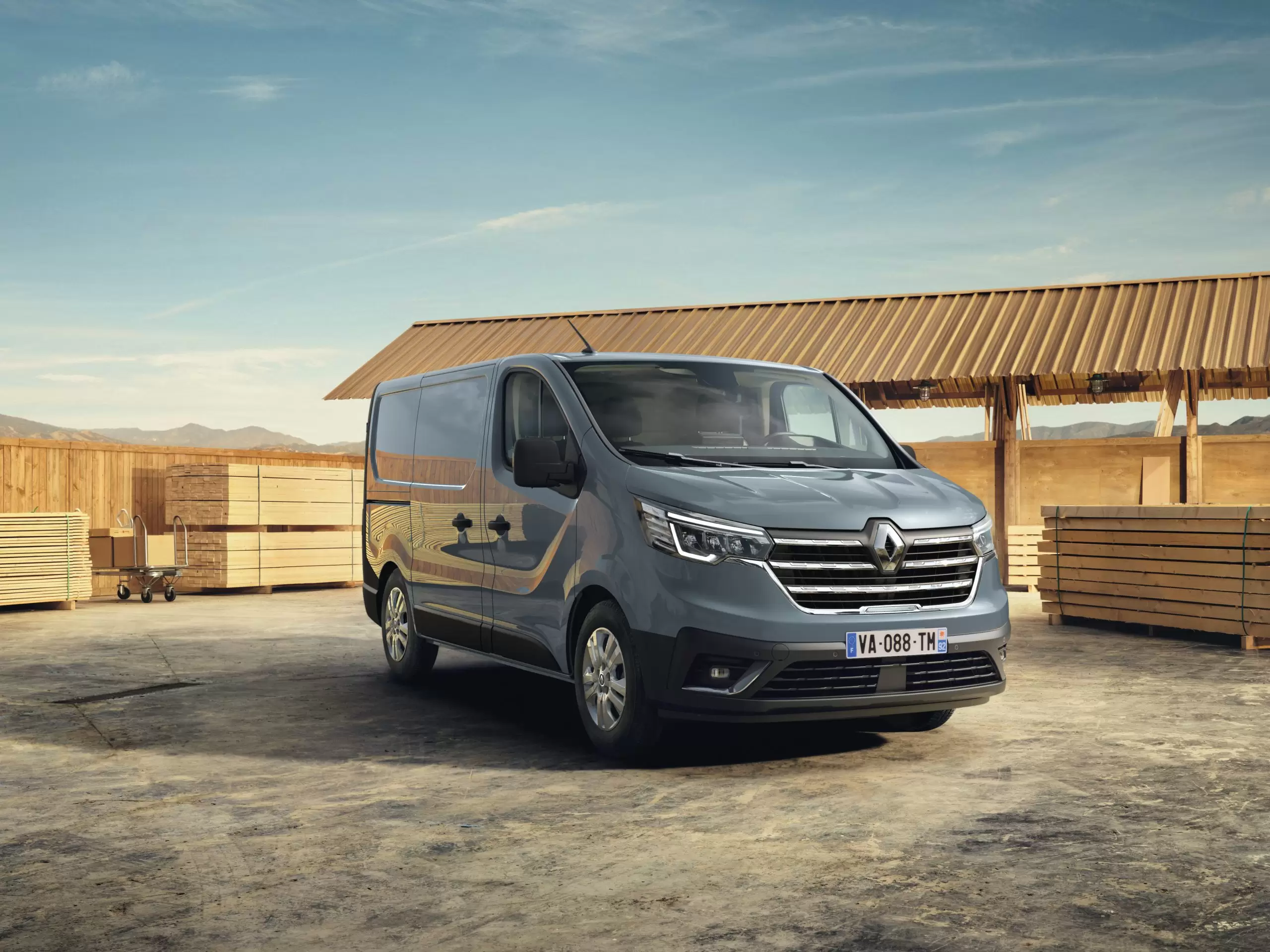 YENİ RENAULT TRAFIC AİLESİ TÜRKİYE'DE SATIŞA SUNULDU