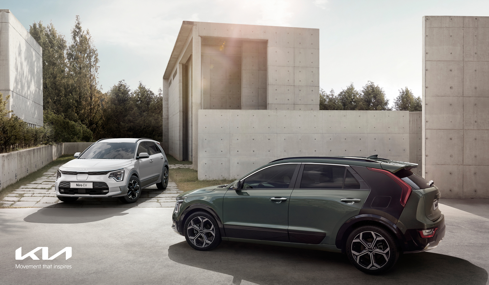 1660912843_Kia_Niro_with_logo