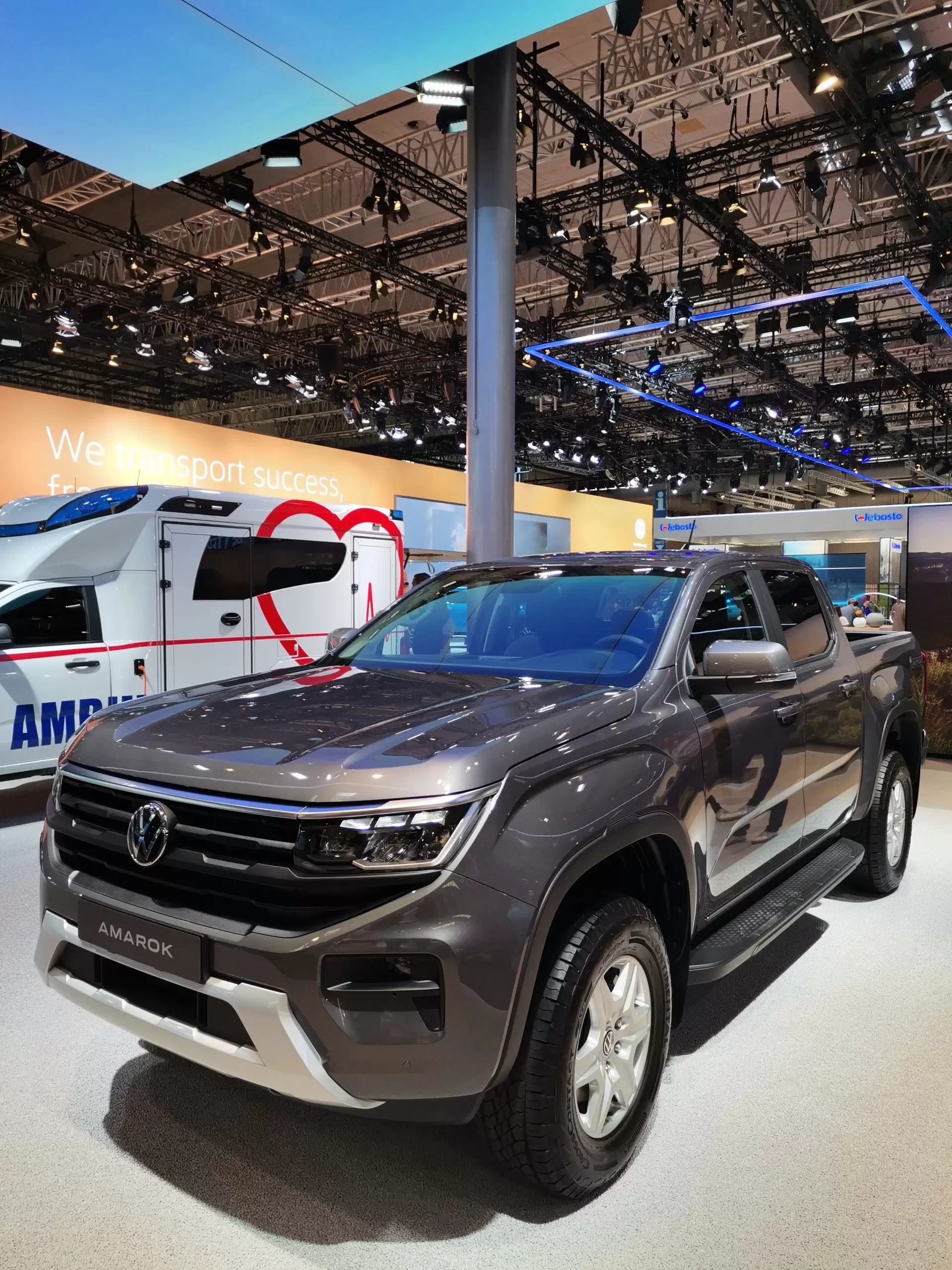 Volkswagen ID. BUZZ Cargo ve Yeni Amarok modellerini tanıttı