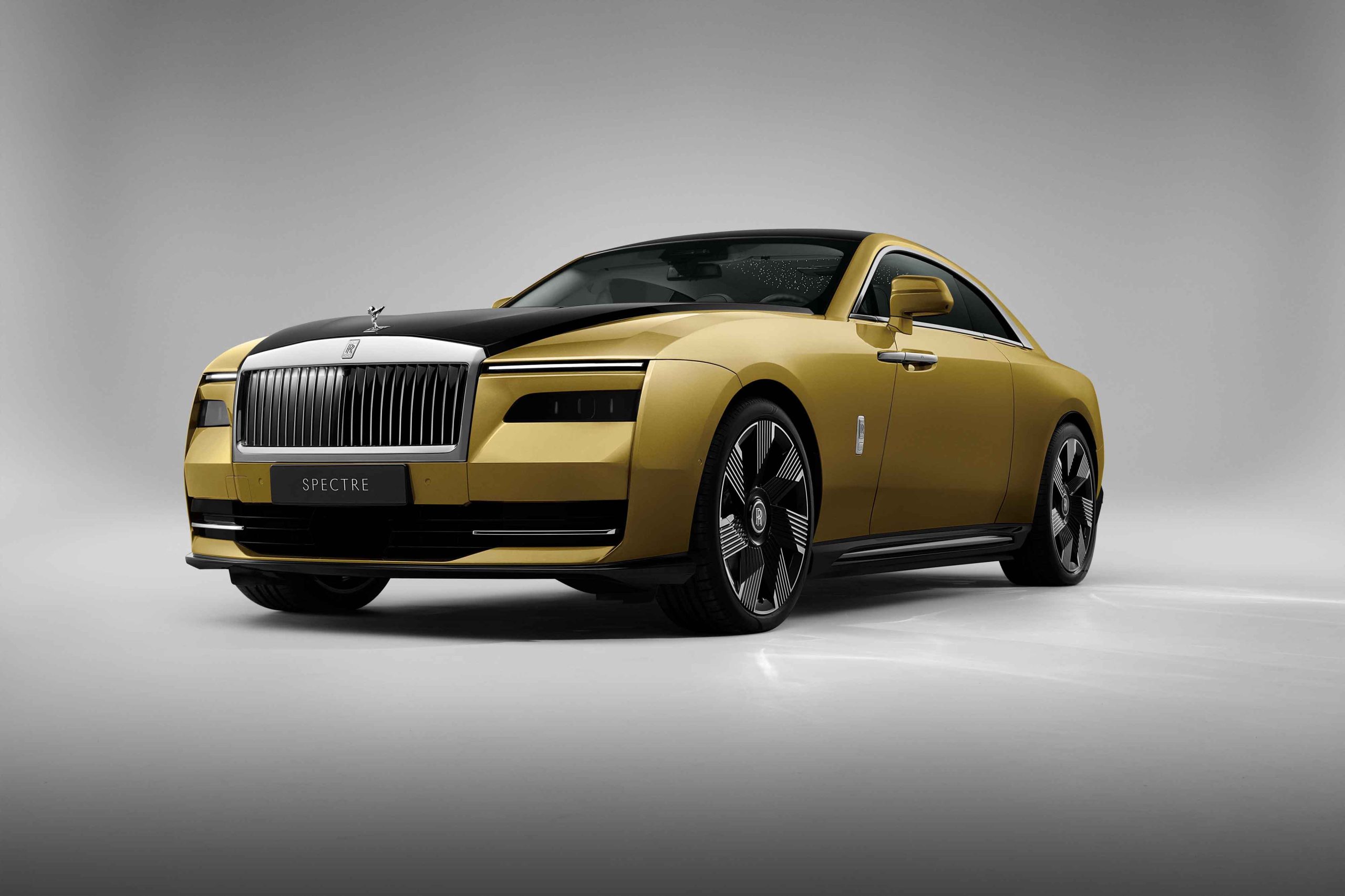 1666094959_P90483589_highRes_spectre_unveiled_the