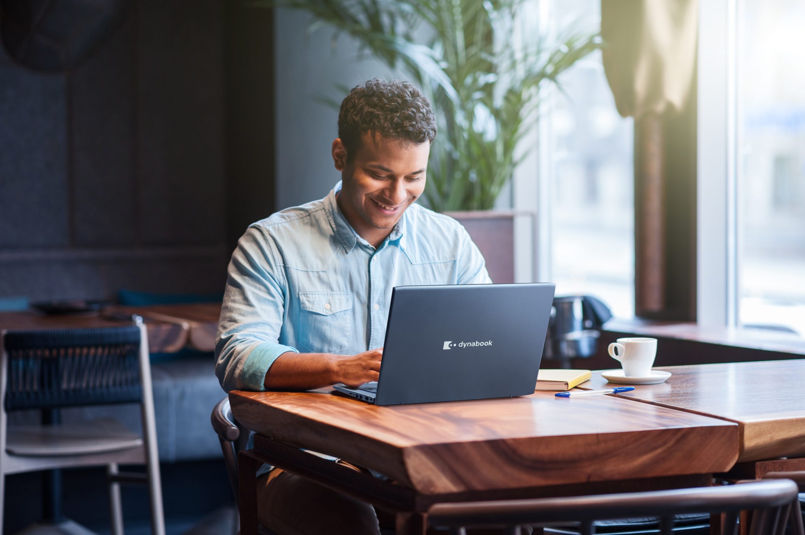 Attractive,Male,Worker,Is,Using,Computer,In,Cafeteria