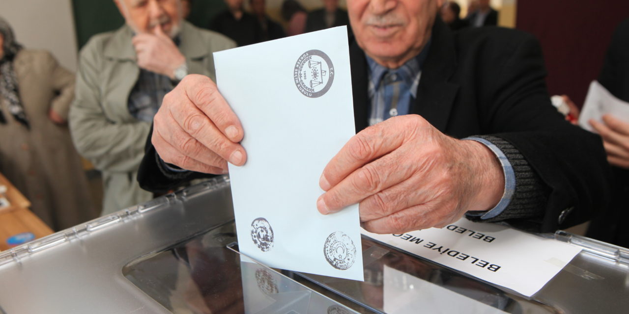 Istanbul,,Turkey-march,30:,Turks,Flee,To,Election,Centers,To,Vote
