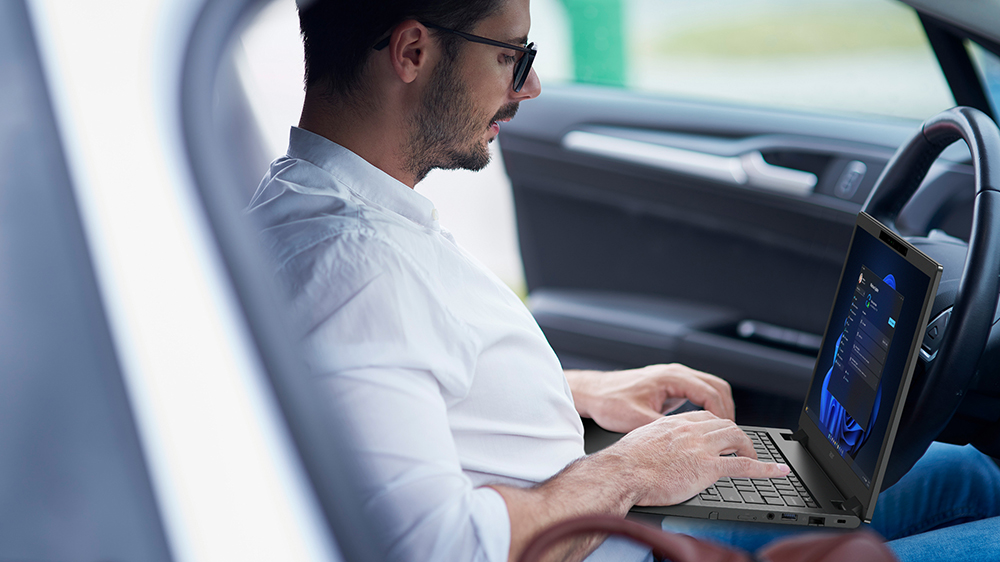 Acer TravelMate P4 14 TMP414 53 TMP414P 53G Lifestyle 02