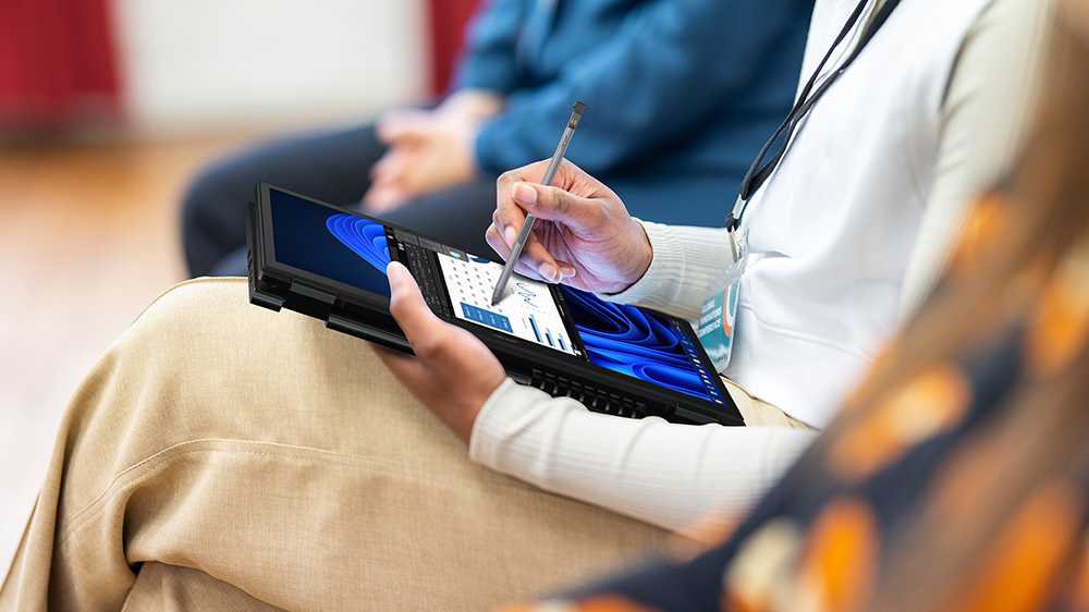 Acer TravelMate P4 Spin 14 TMP414RN 53 TMP414P 53 Lifestyle 03