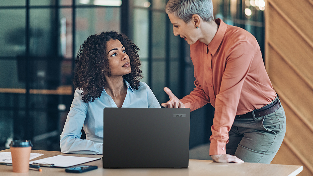 Acer TravelMate P6 14 TMP614 53 TMP614P 53 Lifestyle 03