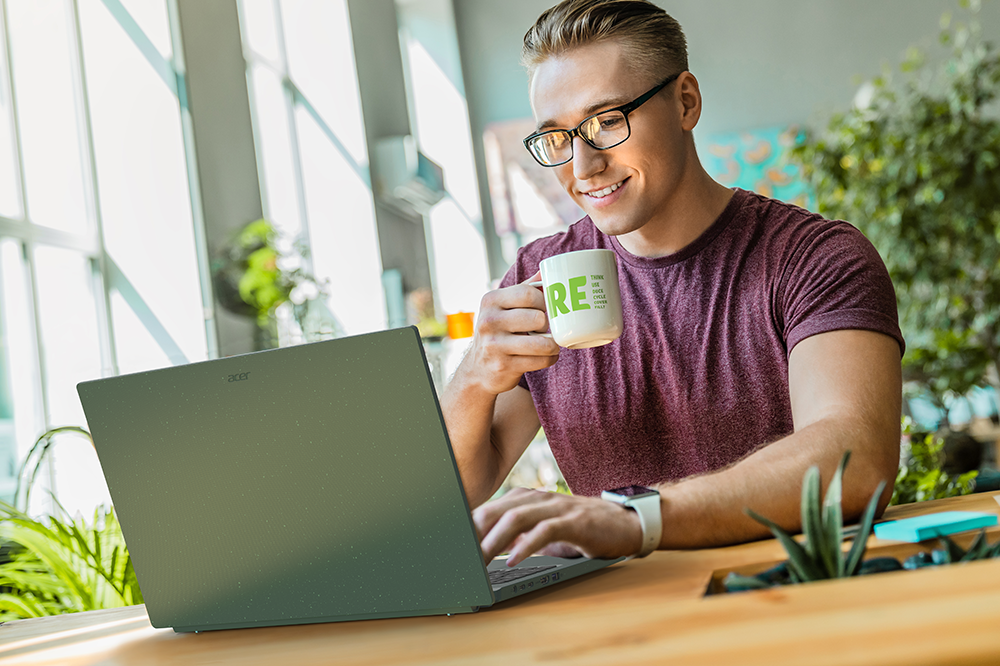 Aspire Vero 15 AV15 53P lifestyle 01