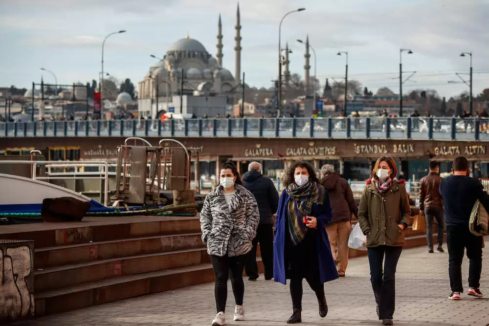 Her 100 gençten 43’ü başka bir ülkeye yerleşmek istiyor