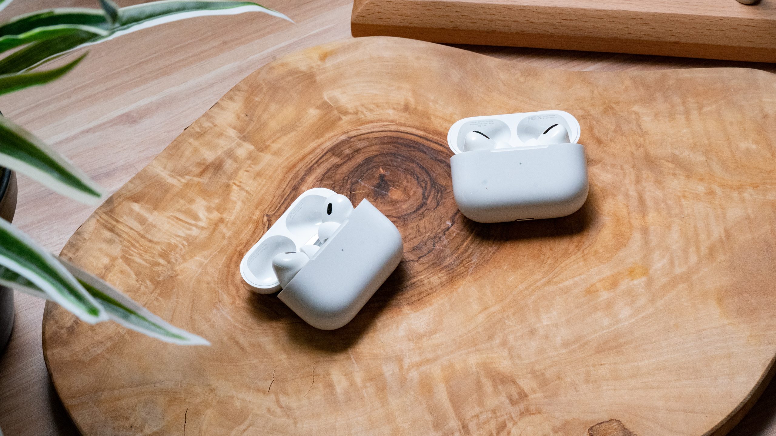 Apple Airpods Pro Gen 2 vs. Apple Airpods Pro Gen 1 Hero Image 2 scaled 1