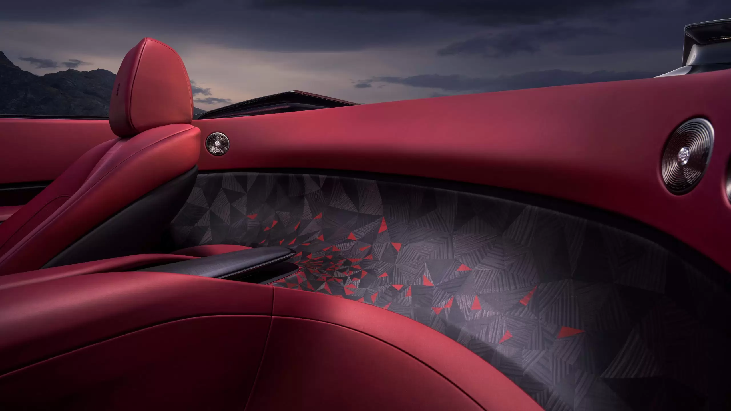 Rolls-Royce La Rose Noire Tanıtıldı!