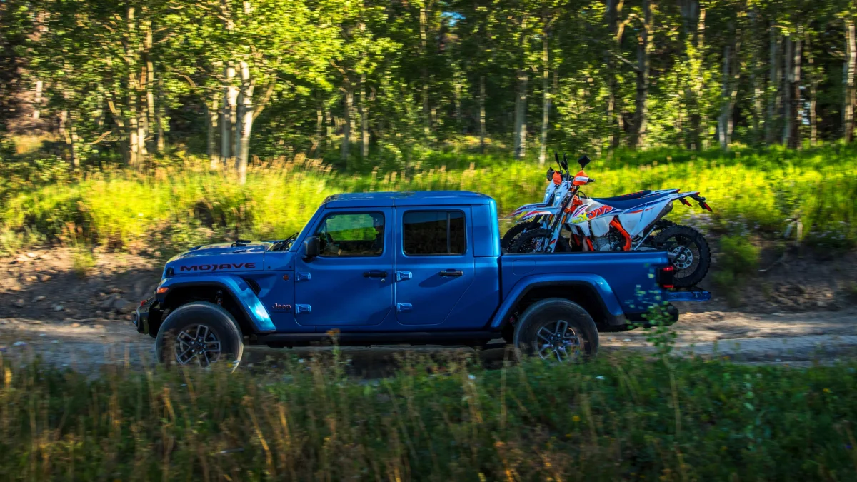 2024 Jeep Gladiator Görücüye Çıktı! Yeni İç Mekan ve Daha Fazla Donanım Seçeneği