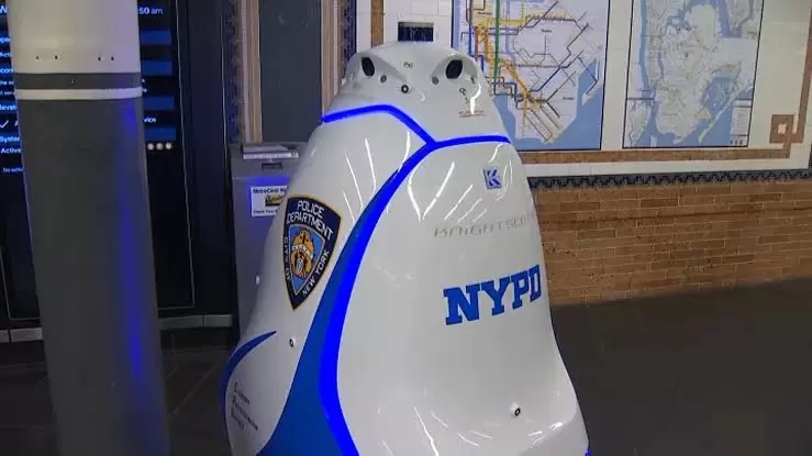 Yeni Güvenlik Robotu Knightscope K5 New York Metrosunu Koruyacak!
