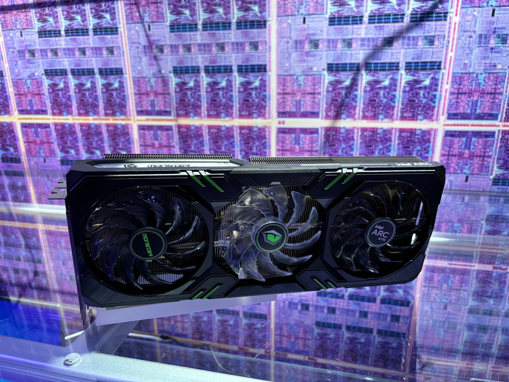 1704884670 Monster Ekran Kart