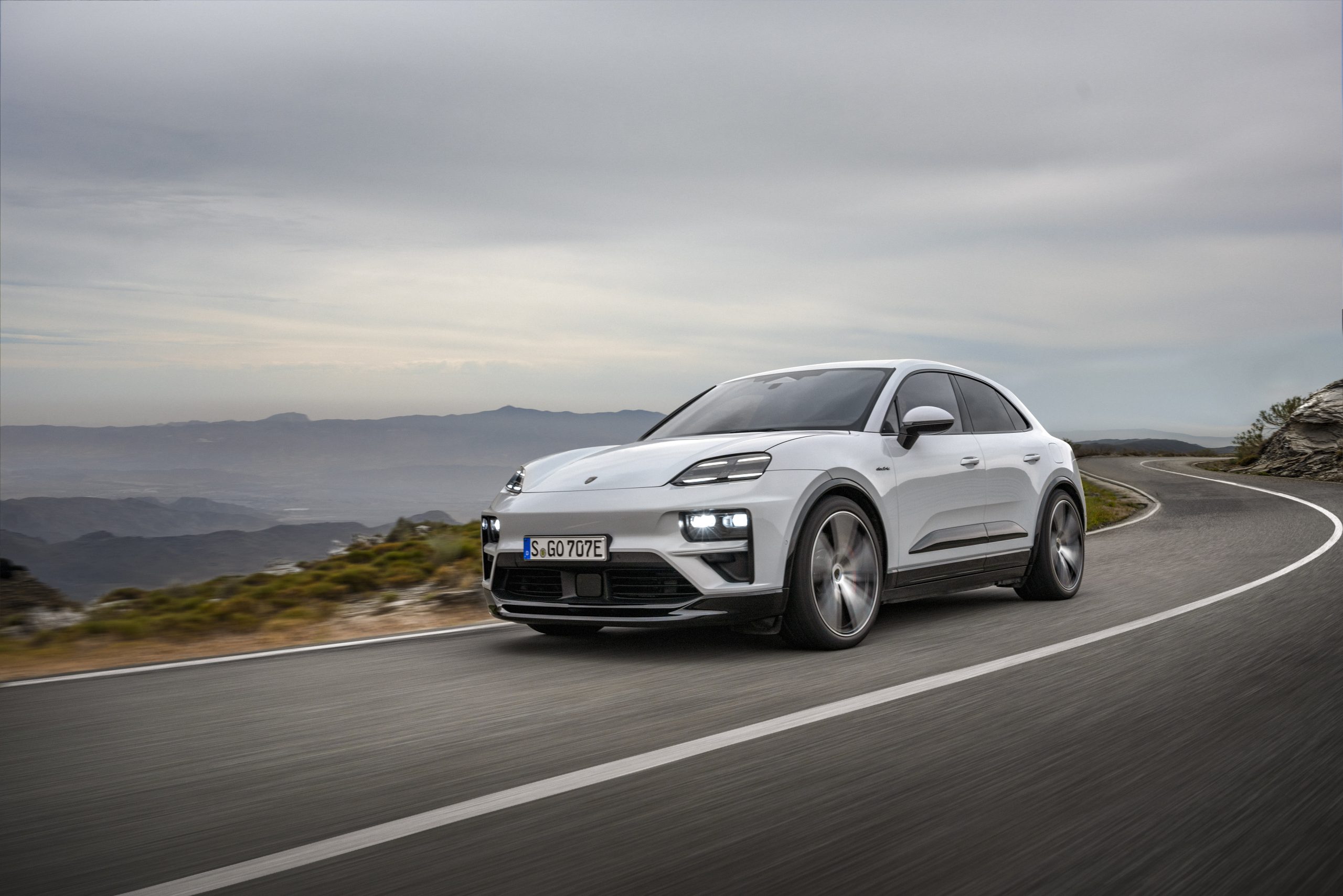Yeni Macan: Porsche’nin Tamamen Elektrikli İlk SUV Modeli!