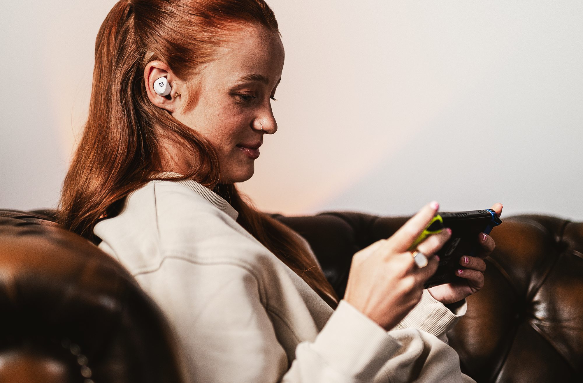 pr arctis gamebuds white lifestyle woman indoor 02