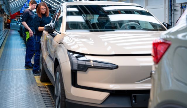 Tamamen Elektrikli Volvo EX30 Avrupa’da Üretilmeye Başladı!