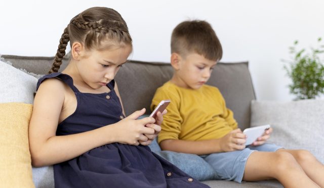 cocuklar-kac-yasinda-telefon-sahibi-olmali2