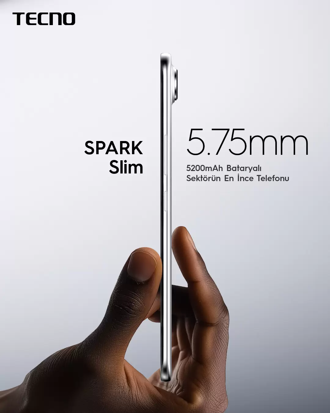 TECNO SPARK Slim teknik özelliklerini gösteren bir fotoğraf.