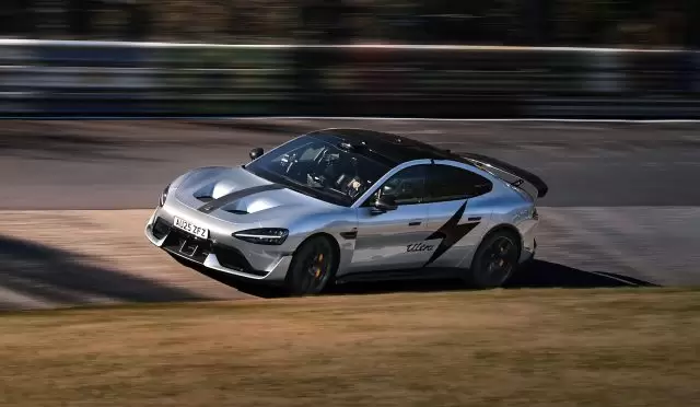 Xiaomi SU7 Ultra, Nürburgring’de Elektrikli Otomobil Rekoru Kırdı