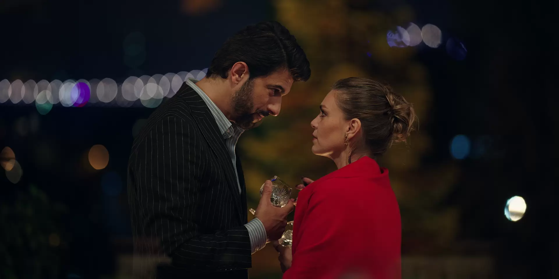 Netflix’ten Enfes Bir Akşam: Engin Akyürek ve Aslı Enver
