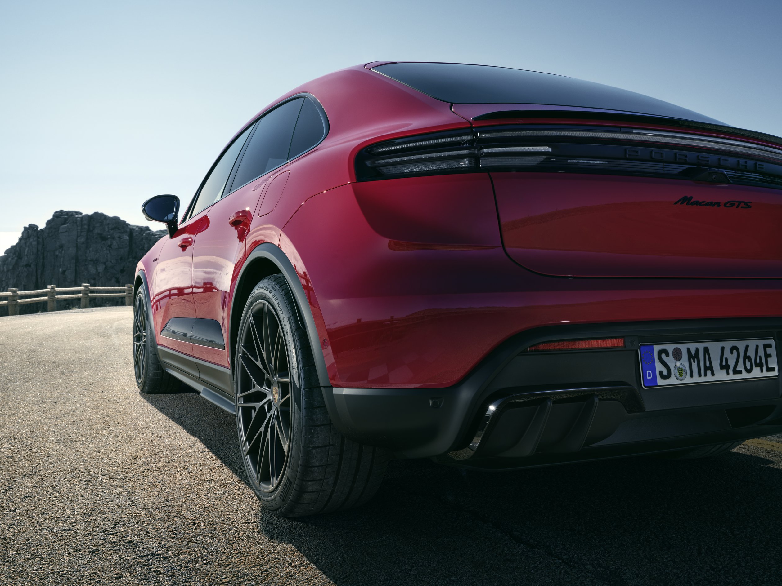 Porsche Elektrikli Macan GTS 4