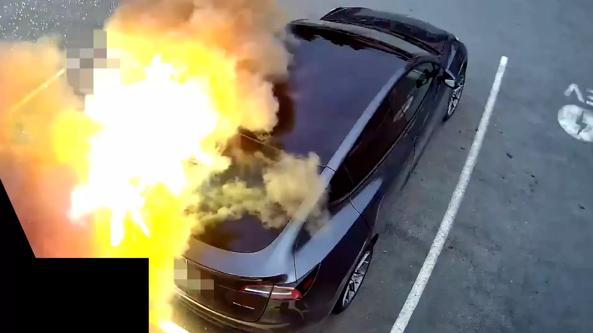 Tesla Şarj Adaptörü Patladı: Sürücü Yaralandı