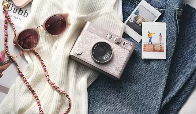 instax-mini-Evo-gentle-rose (1)