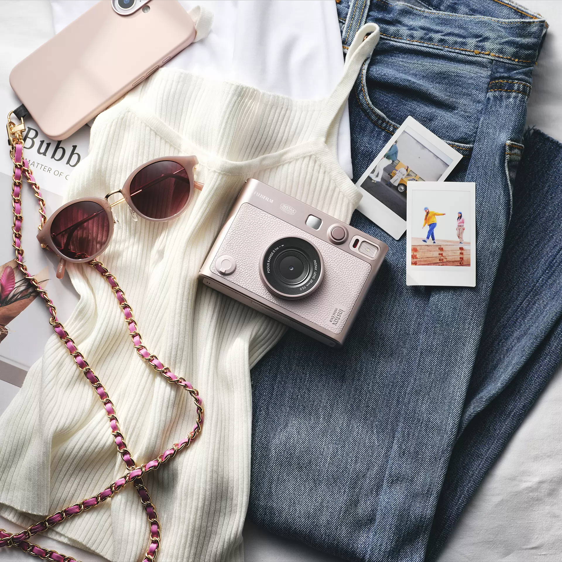 instax mini Evo’ya Yeni Renk: Gentle Rose Şıklığı