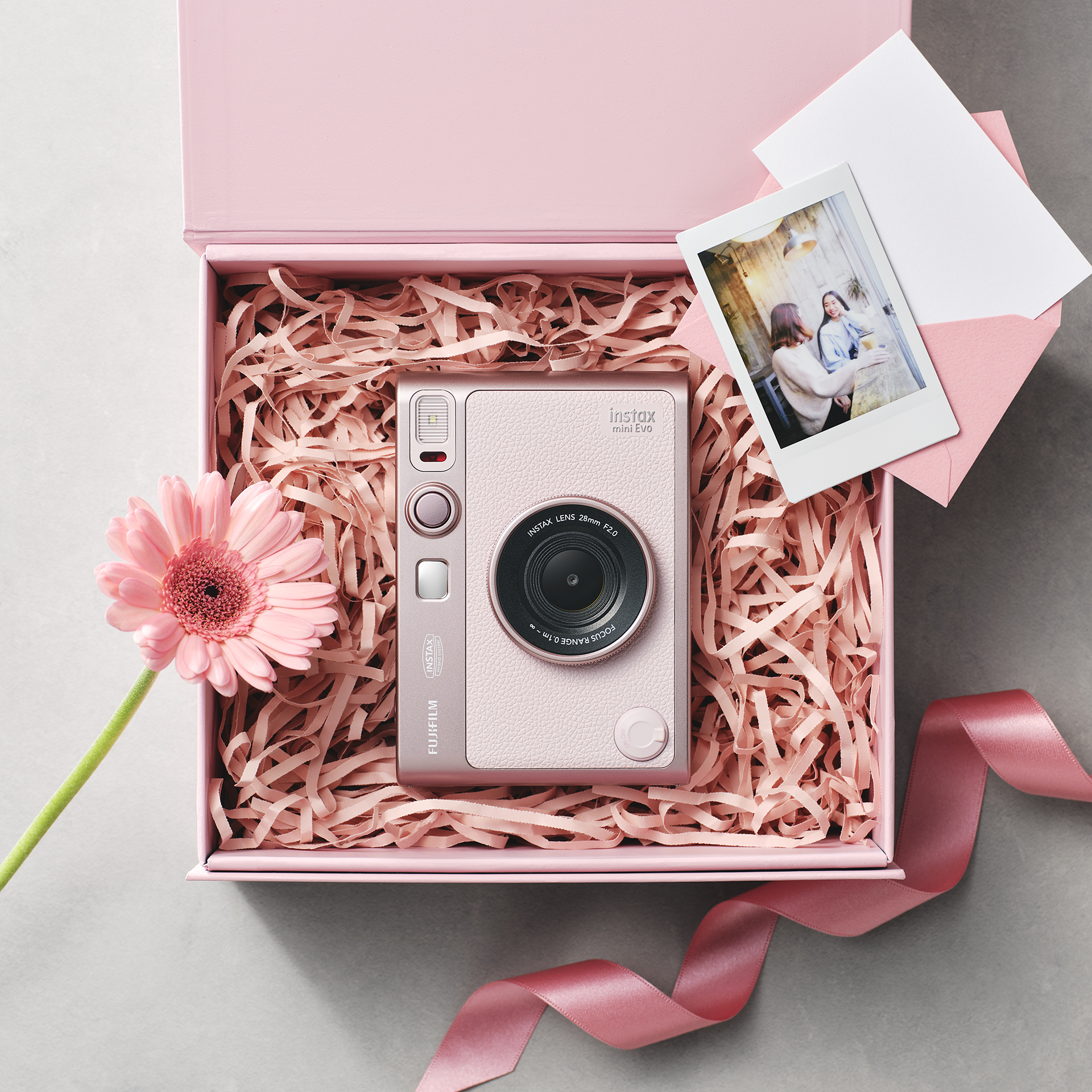 instax mini Evo gentle rose 2