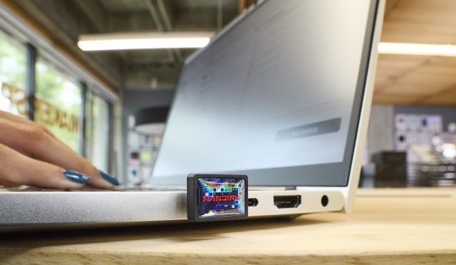 Life: SANDISK Extreme Fit USB-C Flash Drive, Product Only, 04