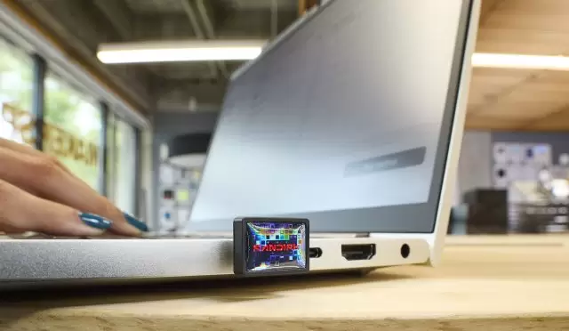 Life: SANDISK Extreme Fit USB-C Flash Drive, Product Only, 04