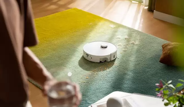 Roborock Qrevo Curv 2 Flow: Kendi Kendini Temizleyen Dev