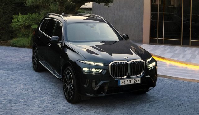 BMW X7 (1)